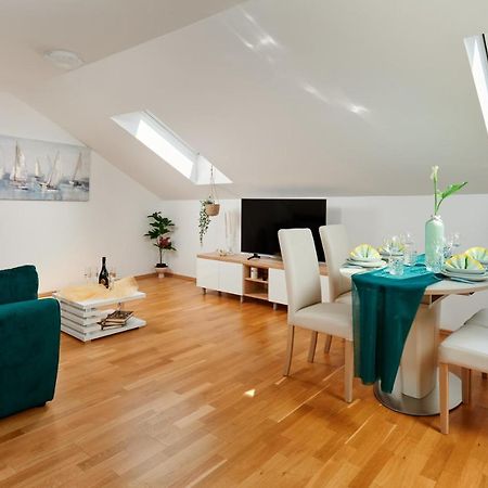 Modern & Spacious Rooftop Apartment With Natual Sunlight Split Buitenkant foto