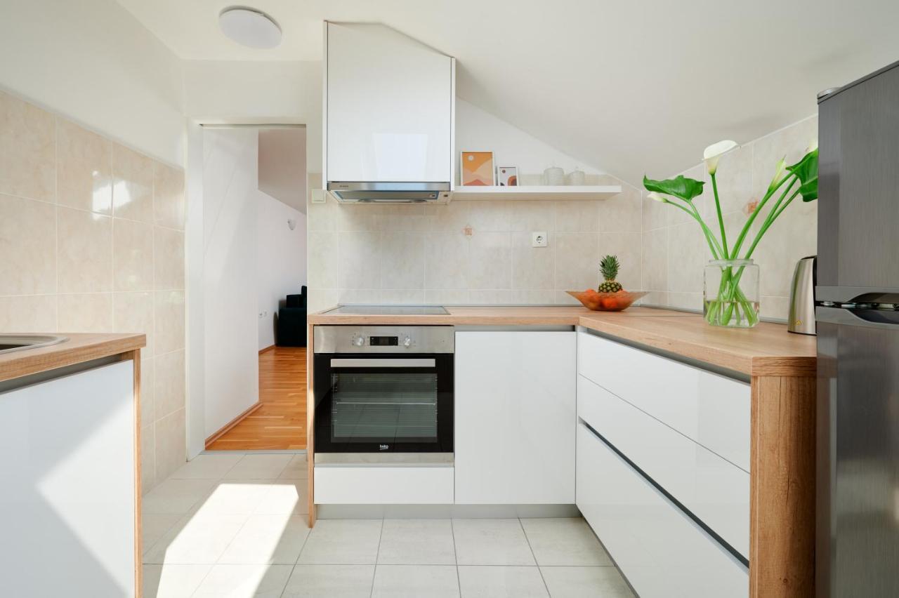 Modern & Spacious Rooftop Apartment With Natual Sunlight Split Buitenkant foto