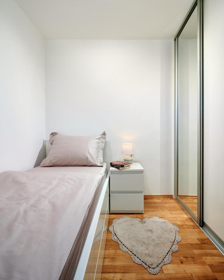 Modern & Spacious Rooftop Apartment With Natual Sunlight Split Buitenkant foto