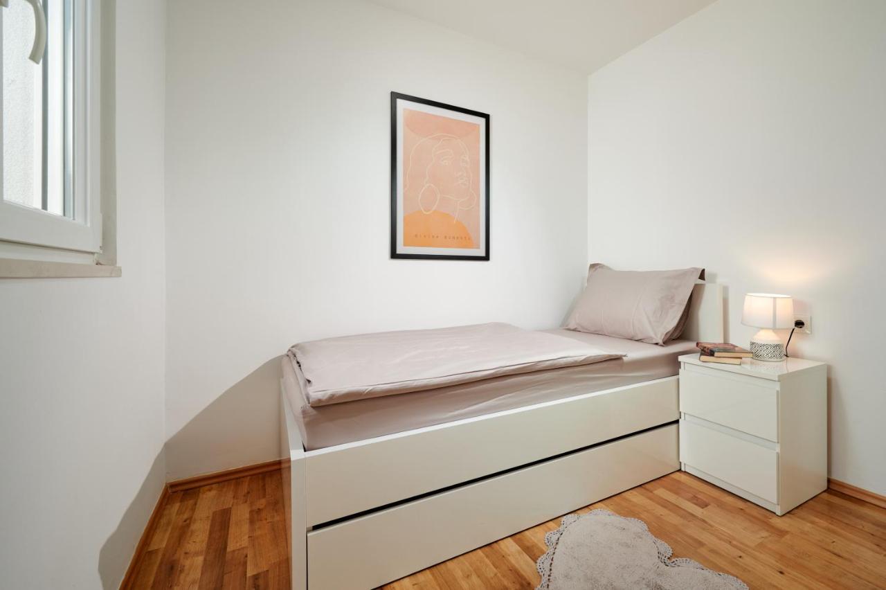 Modern & Spacious Rooftop Apartment With Natual Sunlight Split Buitenkant foto