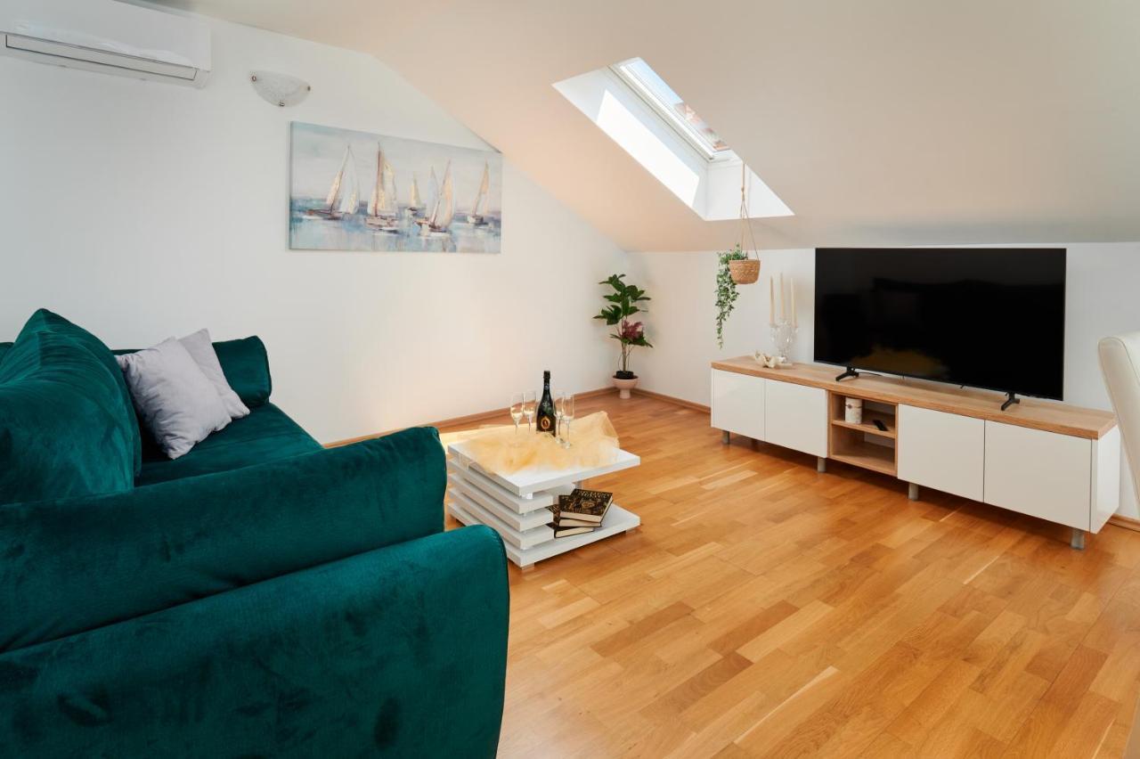 Modern & Spacious Rooftop Apartment With Natual Sunlight Split Buitenkant foto