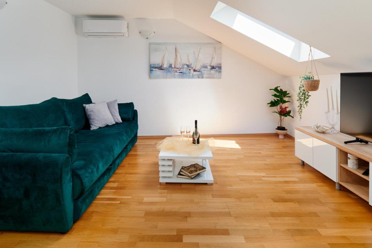 Modern & Spacious Rooftop Apartment With Natual Sunlight Split Buitenkant foto