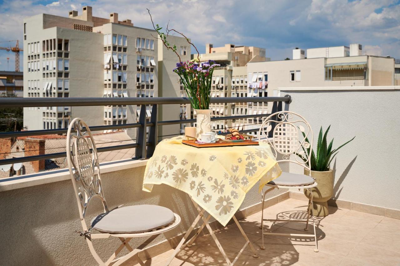 Modern & Spacious Rooftop Apartment With Natual Sunlight Split Buitenkant foto